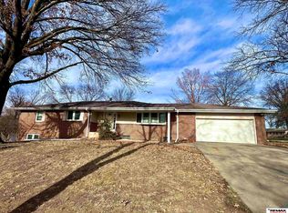 8520 Navajo Trl, Lincoln, NE 68520
