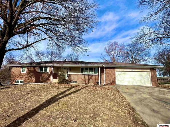 8520 Navajo Trl, Lincoln, NE 68520
