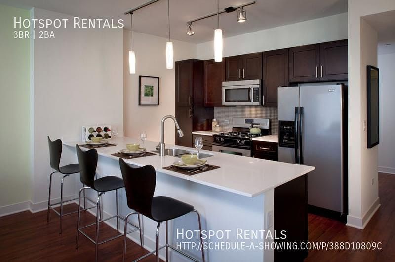 2nd image of 1225 N Wells St #3/2