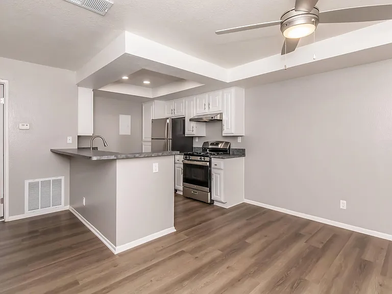 Palm Court Apartment Homes — Photo 35