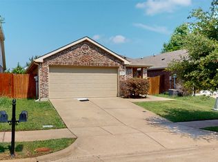 2035 Whispering Hills Dr, Heartland, TX 75126