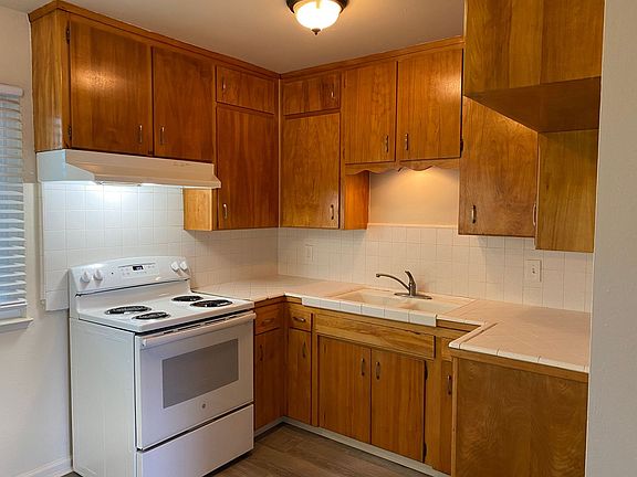 3rd image of 938 Illinois Ave #20