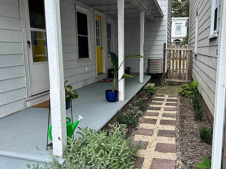976 E Market St — Photo 15