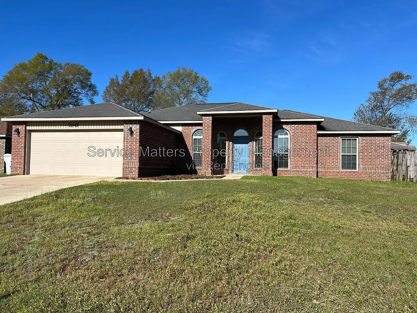 4 bed, 2.0 bath, 2012 sqft, $2,100 — Photo 1