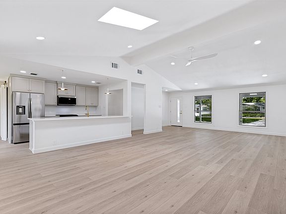 2nd image of 919 Wedgewood Way