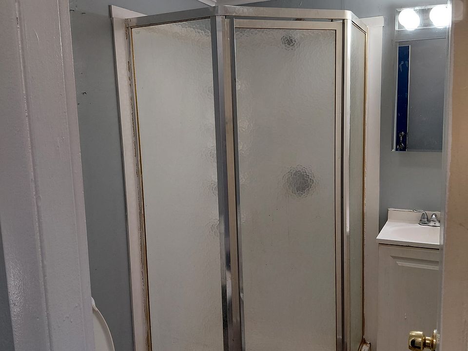 2nd image of 498 Main St APT 2