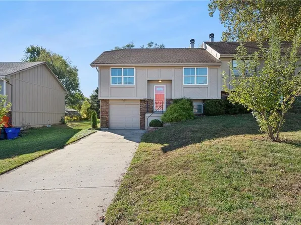 1033 E Huntington Pl, Olathe, KS 66061