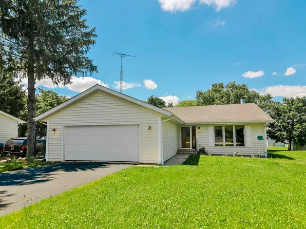 2210 Candlewick Dr SE, Poplar Grove, IL 61065