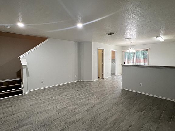 5th image of 415 Shadbush St