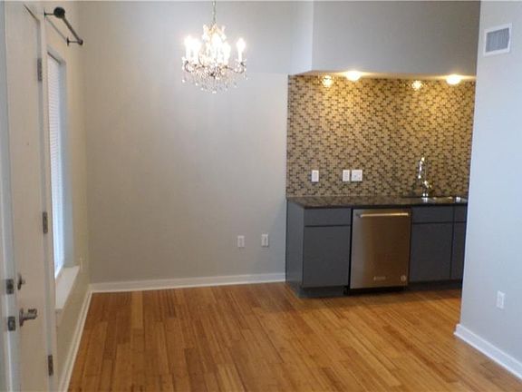 4th image of 2200 Dickson Dr APT 226