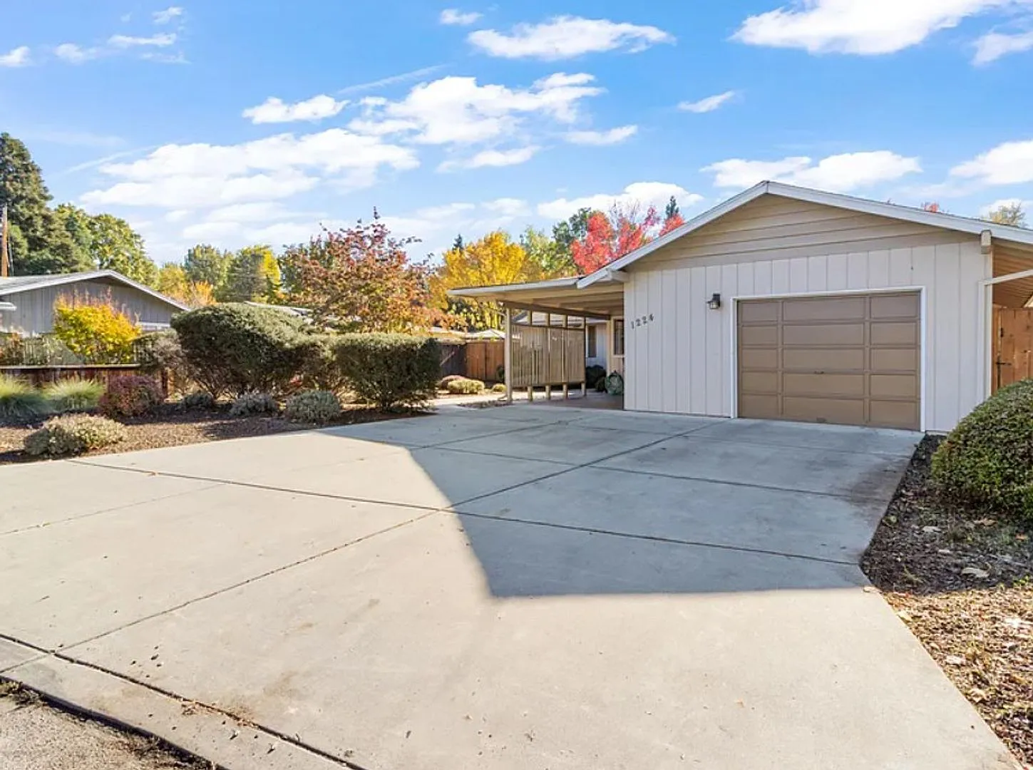 1224 Siskiyou Blvd photo 1