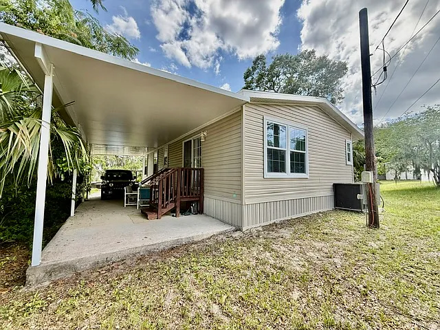 47 Valley Dr — Photo 2