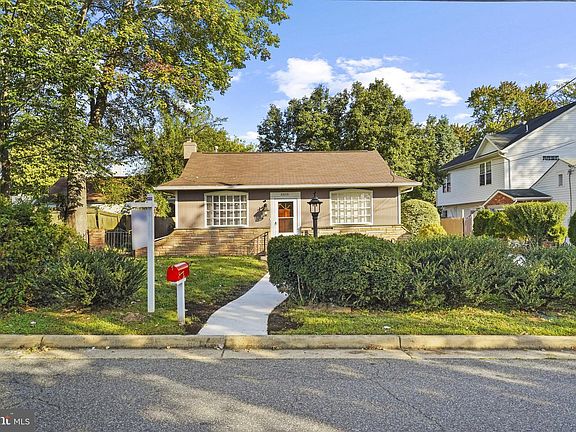4th image of 6816 Arlington Blvd