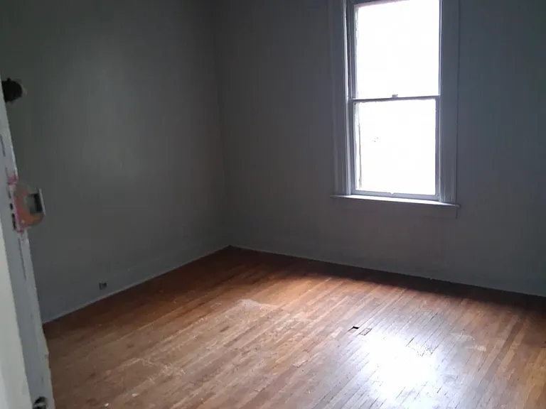23 Bennett Ave — Photo 3