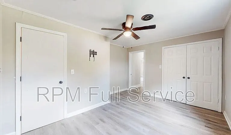 246 E Woodrow St — Photo 6