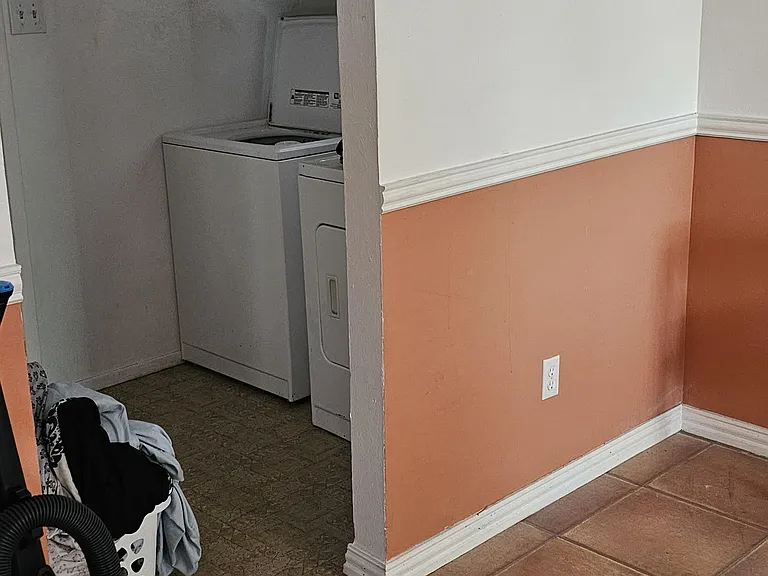 1612 Colony St — Photo 12