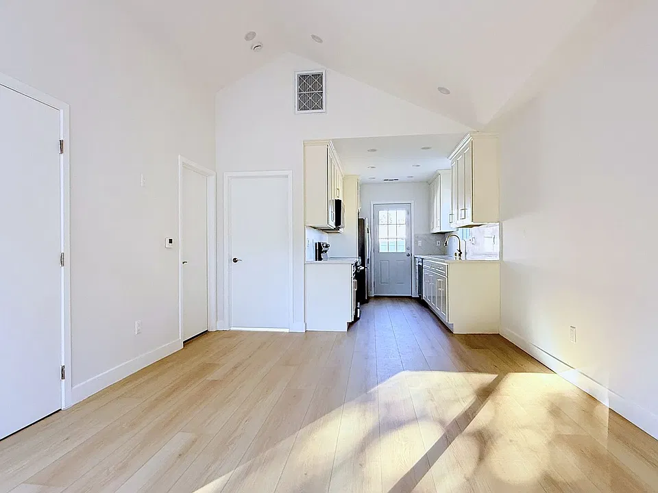 10211 Nassau Ave