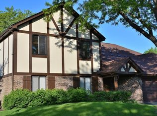 1054 Harbour Ct APT 2A, Wheeling, IL 60090