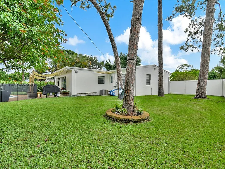 2217 SW 1st Ct — Photo 12