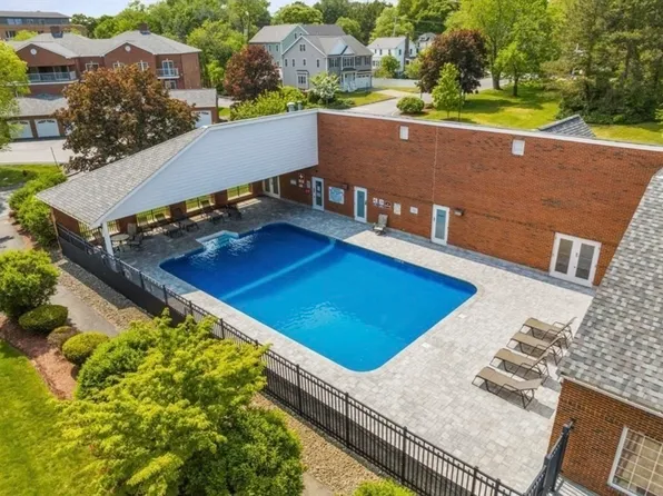 7 Conant Rd APT 27, Winchester, MA 01890