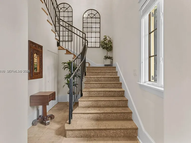 685 Harbor Ln — Photo 12