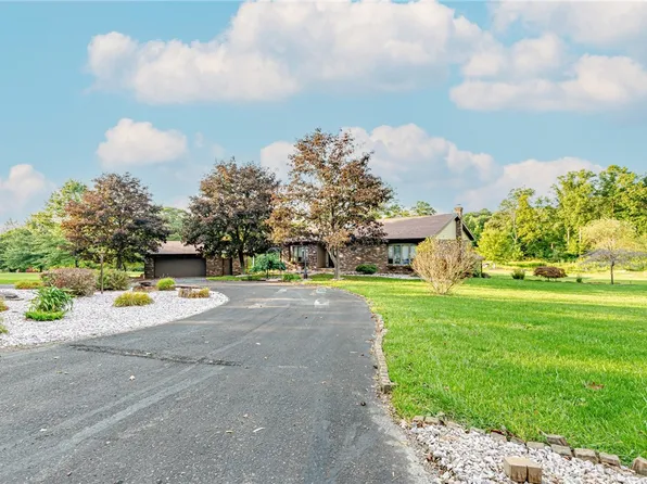 513 McGinnis Rd, Acme, PA 15610