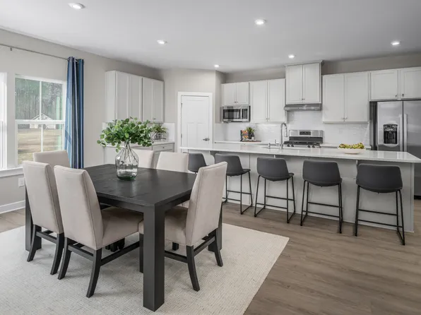 13 Thomas Knoll Blvd, Port Murray, NJ 07865