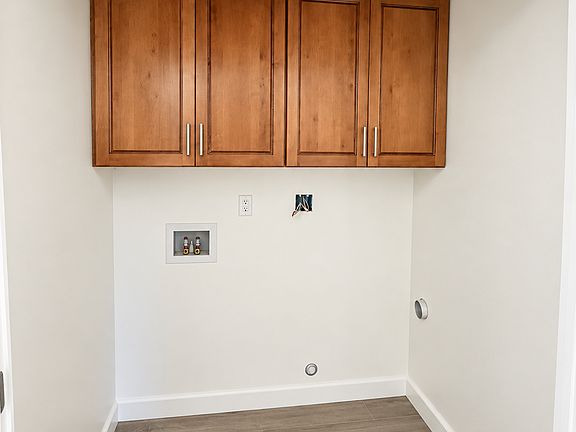3rd image of 362 Pershing Dr