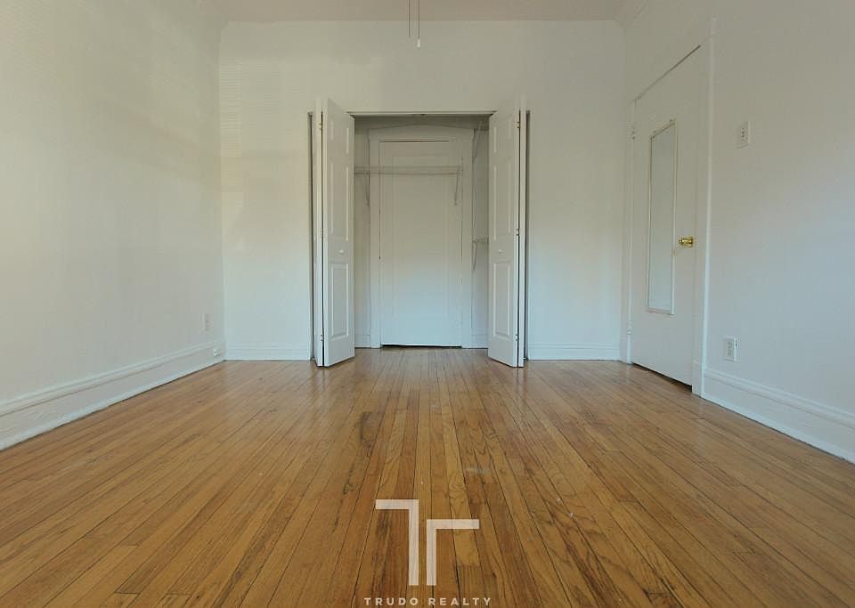 1st image of 528 W Aldine Ave #2F