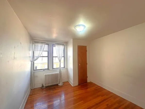 20-52 32nd Street image 12 of 16