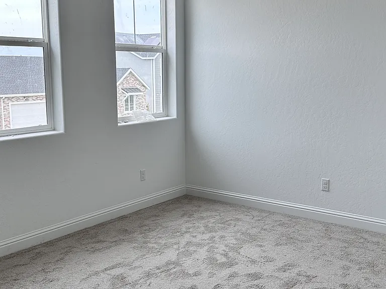 454 S Apricot Ave — Photo 6