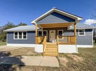 1902 N Fannin Ave, Cameron, TX 76520