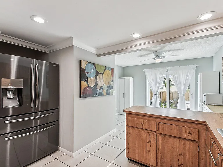 11063 Oakdale Rd — Photo 6