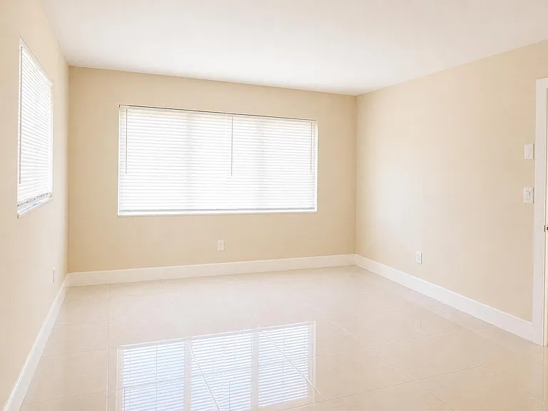1100 NE 25th Ave — Photo 11