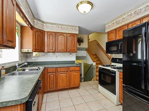 5th image of 15120 Springfield Ave