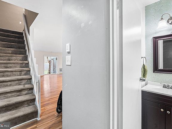2nd image of 302 Bromley Est