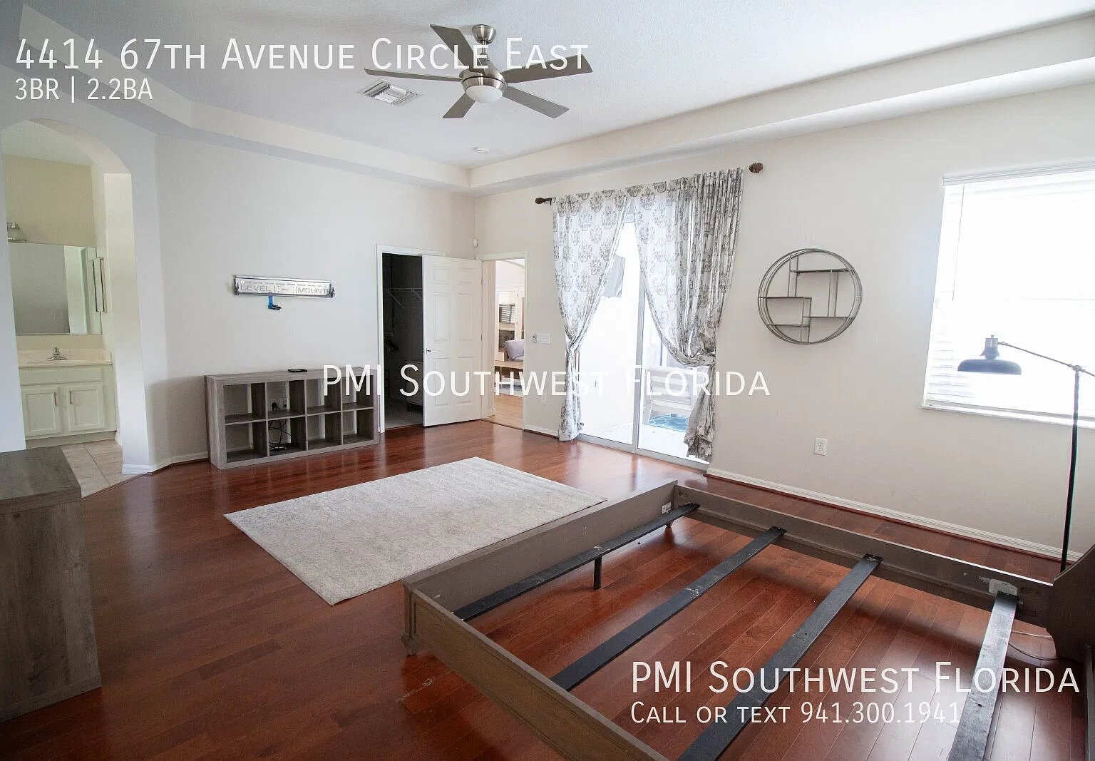 Fantastic Pool Home/ Fenced Yard - 3 Bedrooms - 2 Full And 2 Half Baths -3 Car Garage Big House!! — Photo 4