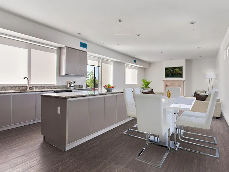 610 Levering Ave — Photo 15