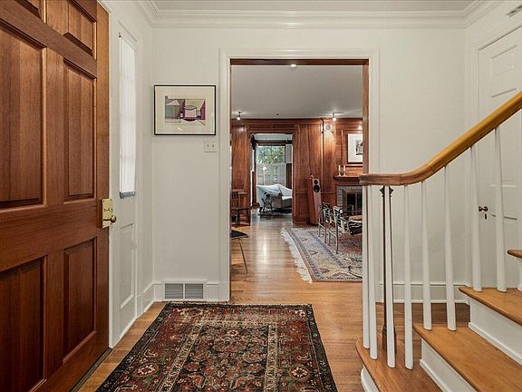 3rd image of 601 Washington St