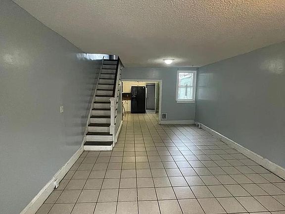 2nd image of 1840 E Clementine St