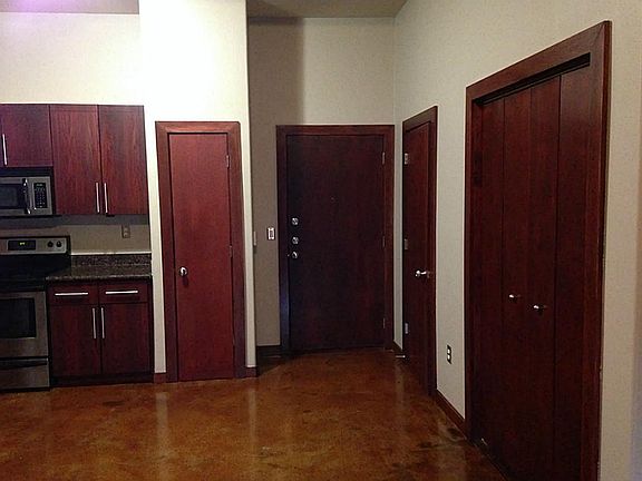 3rd image of 2205 McKinney St APT 308