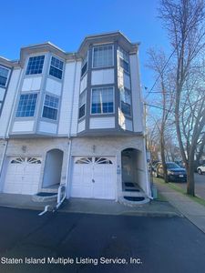 10 Conference Ct, Staten Island, NY, 10307
