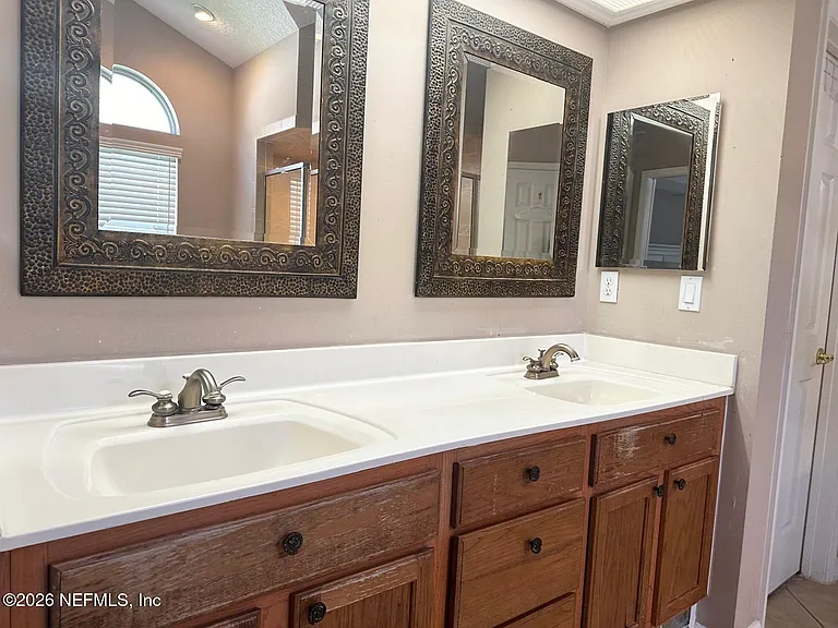 1932 Lyndhurst Dr — Photo 14