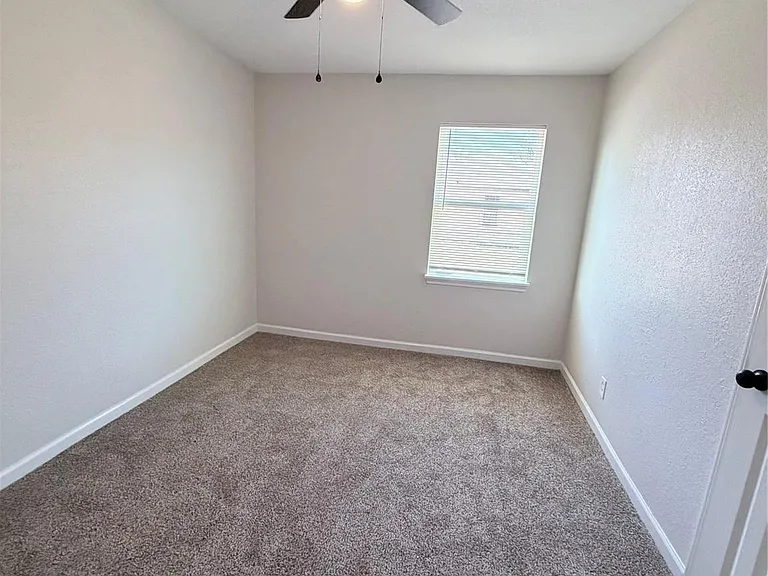 2915 Creston Dr — Photo 15