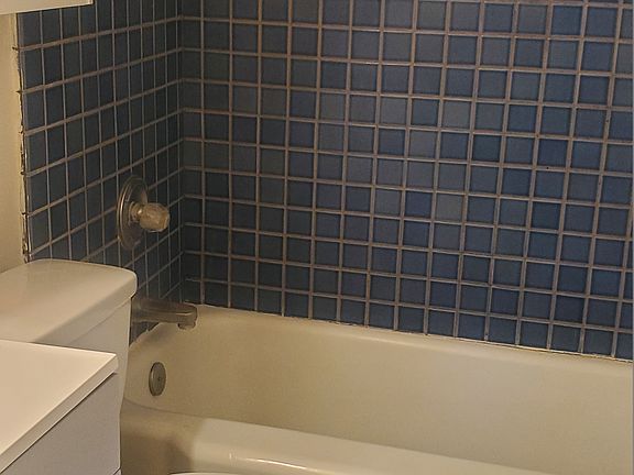 5th image of 2405 Kestrel Ct NW
