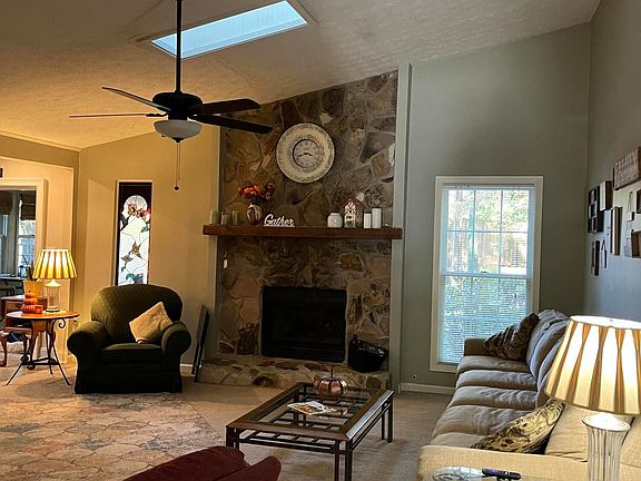 4th image of 710 Lake Forest Ct