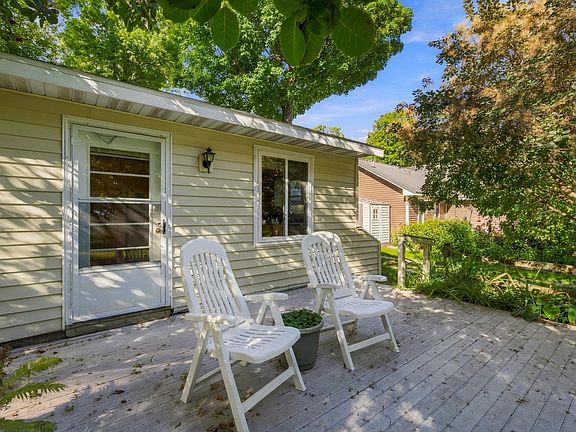 3rd image of 4162 Chrystal St