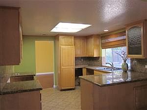 5th image of 12709 Hackberry Ln
