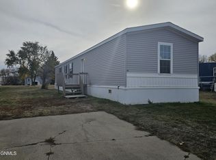 717 28th St W, Williston, ND 58801
