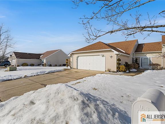 3rd image of 792 Pompton Rd